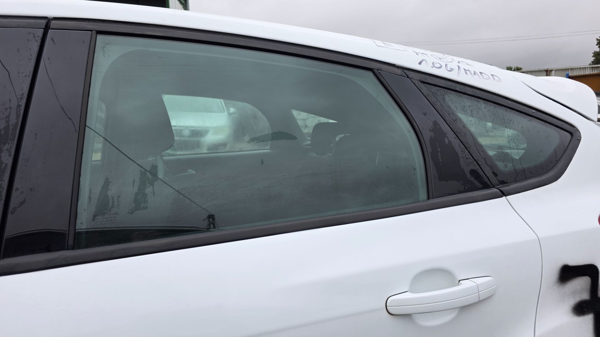 Luna trasera izquierda 1706322 de Ford Focus berlina 2014-0