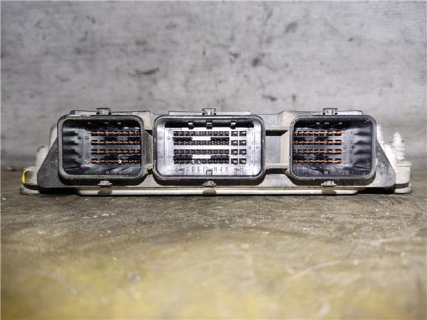 Switchboard engine uce HHDA 0281011701 de Ford Focus berlina (cap) 2004-0 - pieza usada