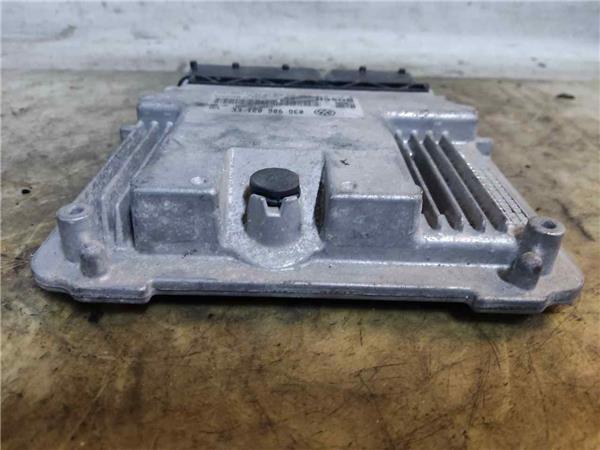 Switchboard engine uce BKD 0281013228 de Volkswagen Golf v (1k1) 2003-0 - pieza usada