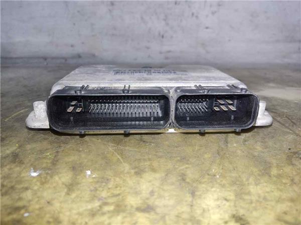 Switchboard engine uce AHF 0281010120 de Audi A3 (8l) 1996-0 - pieza usada