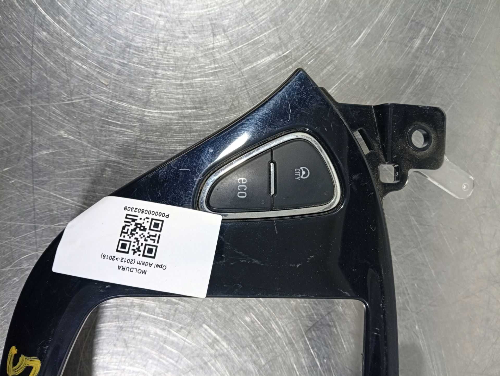 Moldura 13352019 de Opel Adam 2012-2012 87 CV - pieza usada