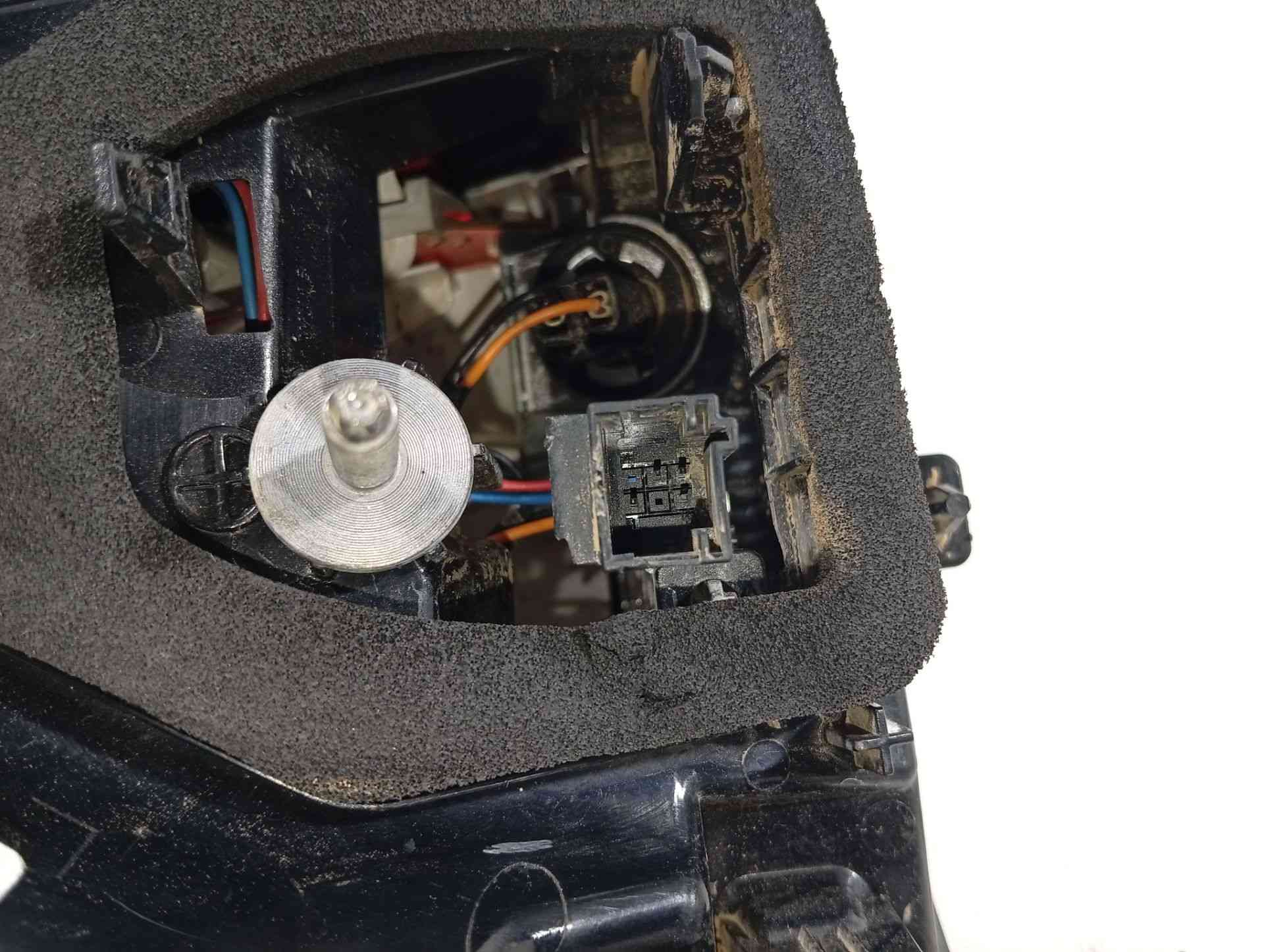 Piloto trasero derecho 9810477080 de Peugeot 3008 suv (mc_, mr_, mj_, m4_) 2016-0 131 CV - pieza usada