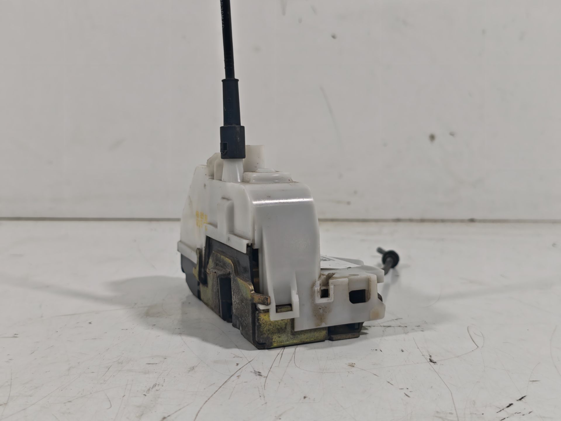 Fecho da porta frente esquerda 46982980 de Citroen C3 iii (sx) 2016-2006 - pieza usada