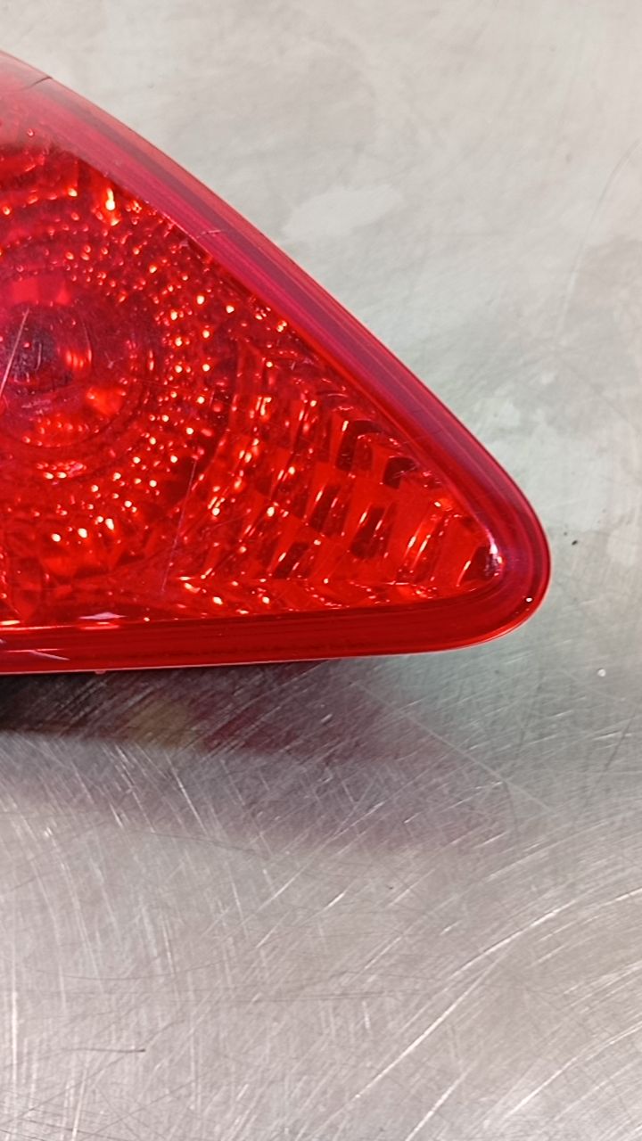 Feu arrière intérieur gauche 9683461080 de Peugeot 3008 suv (mc_, mr_, mj_, m4_) 2016-0 - pieza usada