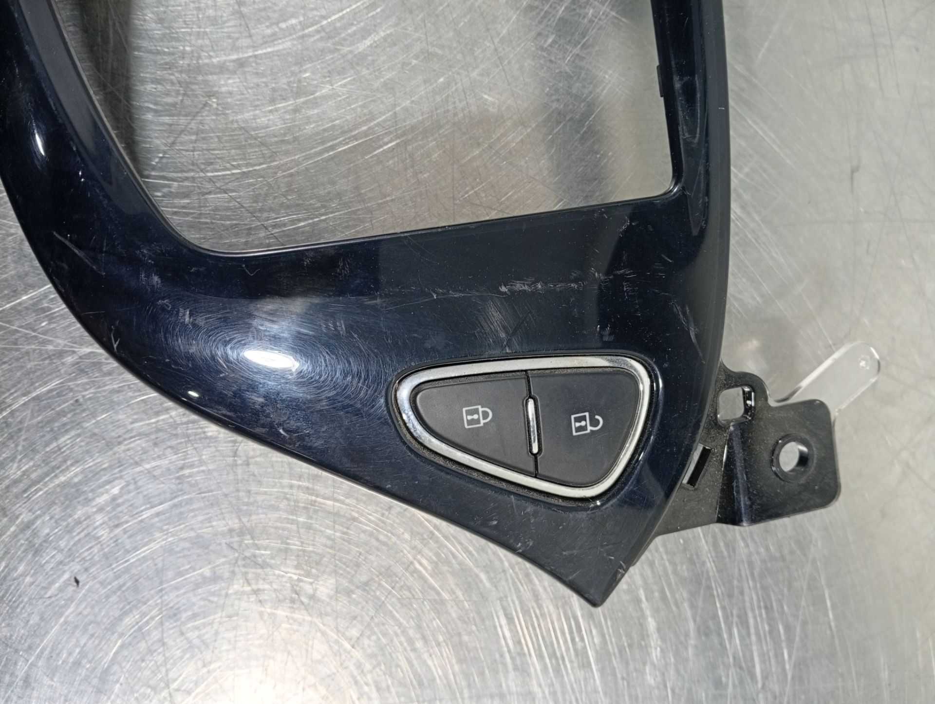 Moldura 13352019 de Opel Adam 2012-2012 87 CV - pieza usada