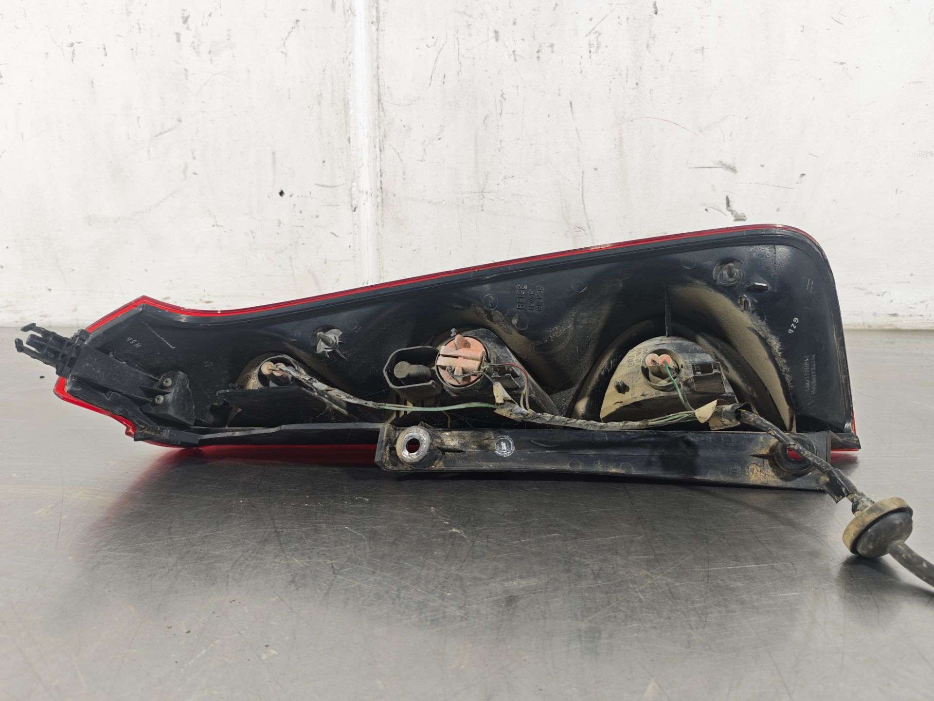 Piloto trasero izquierdo 22016752 de Nissan Note (e11, ne11) 2006-2012 86 CV - pieza usada