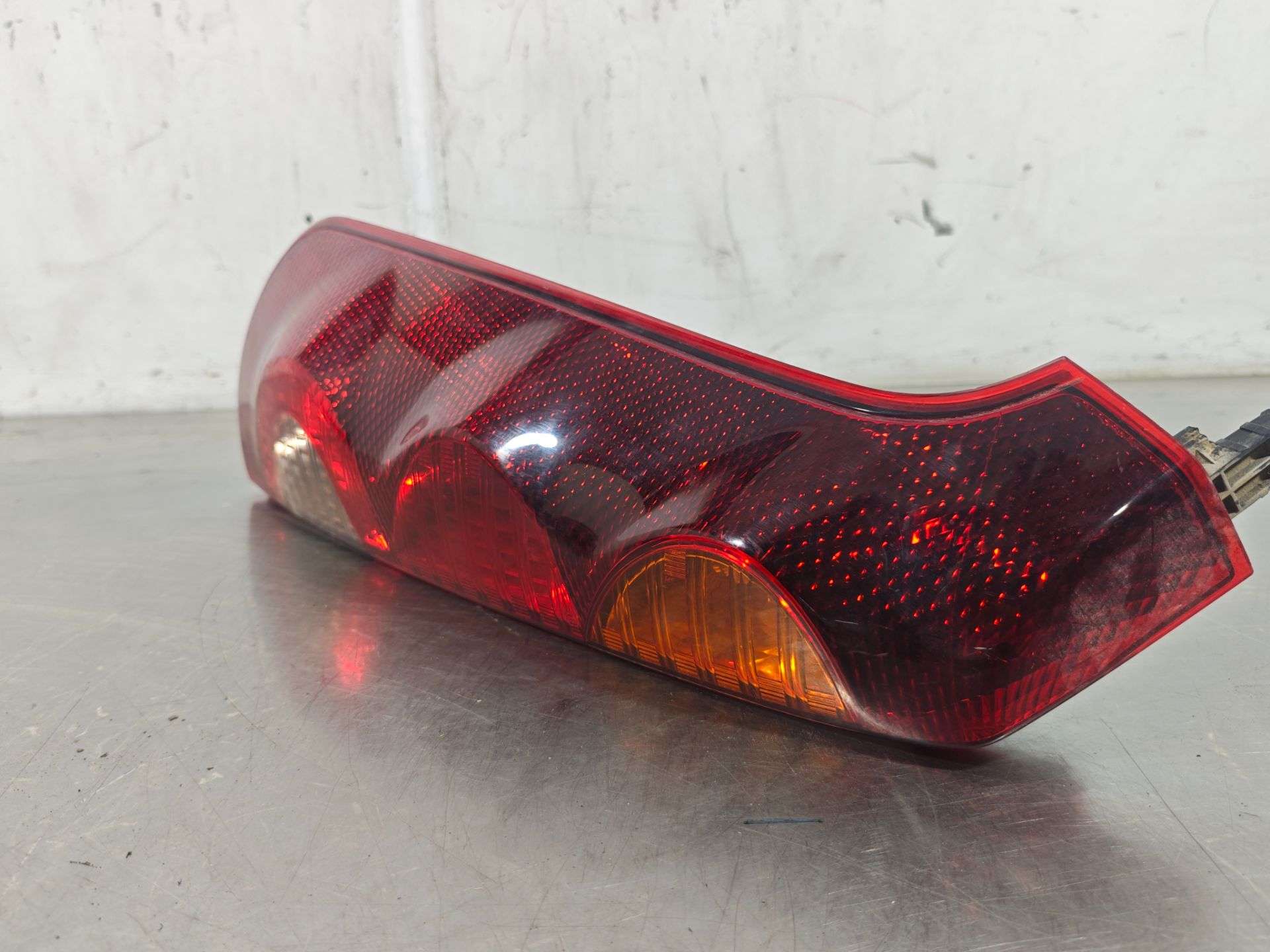 Piloto trasero izquierdo 22016752 de Nissan Note (e11, ne11) 2006-2012 86 CV - pieza usada