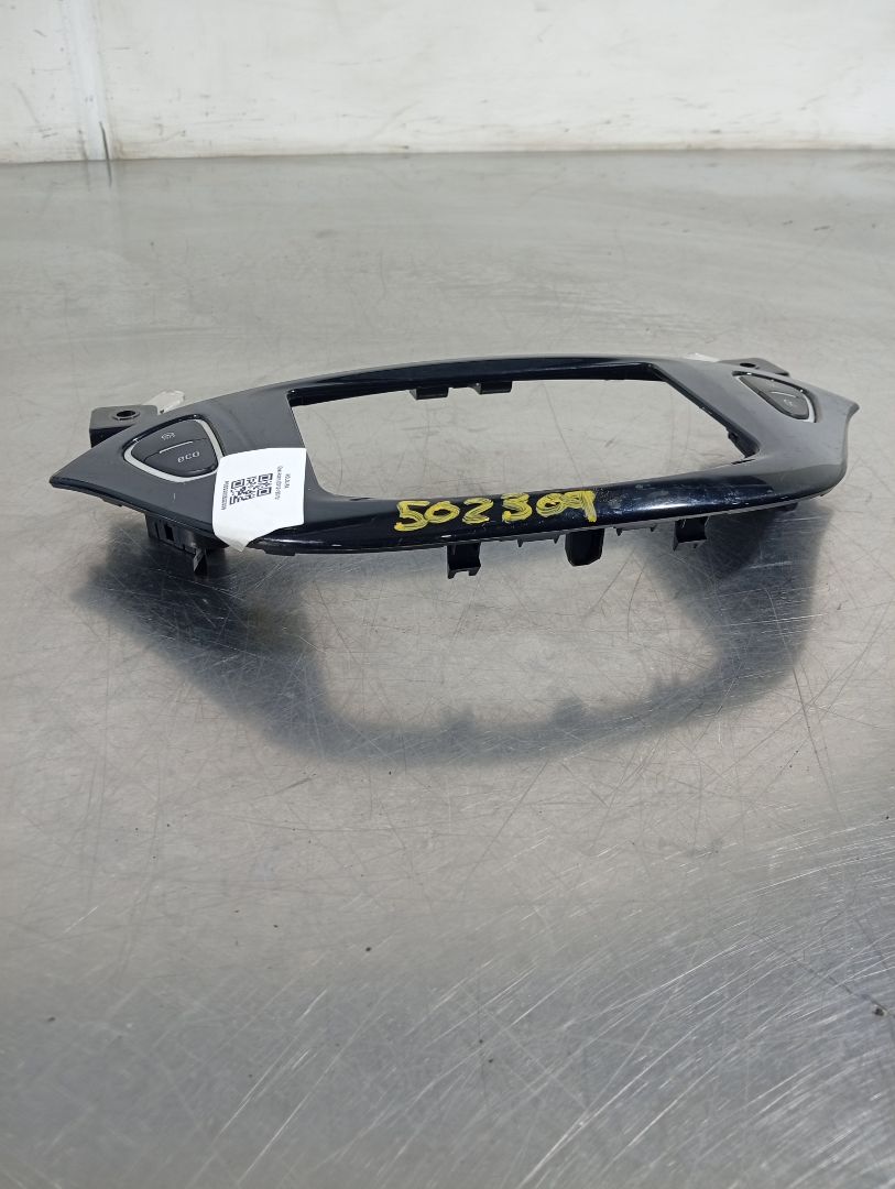Moldura 13352019 de Opel Adam 2012-2012 87 CV - pieza usada