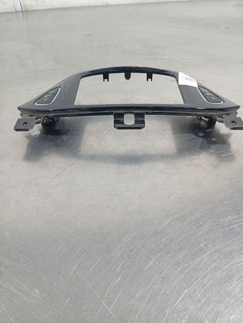 Moldura 13352019 de Opel Adam 2012-2012 87 CV - pieza usada