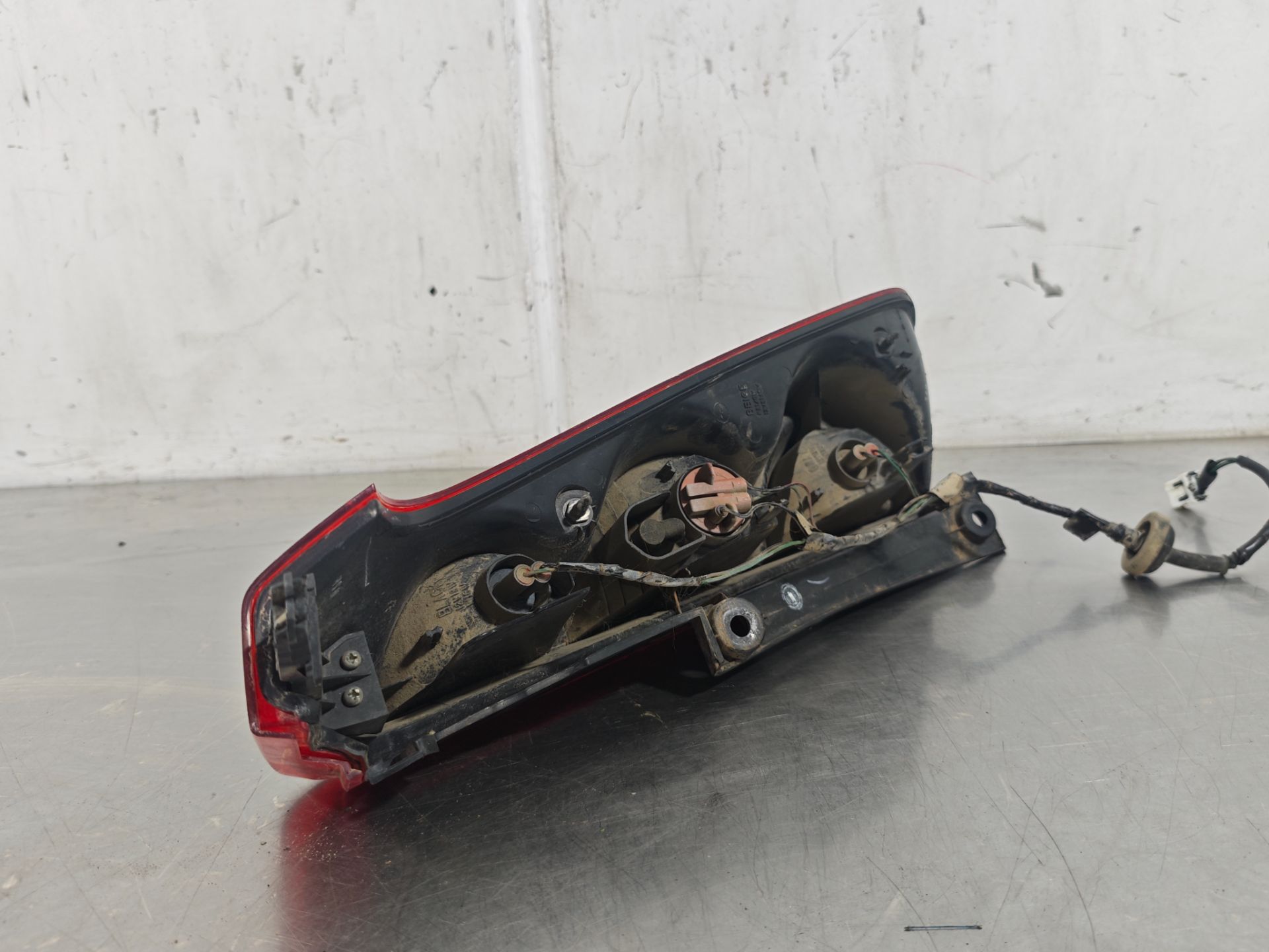 Piloto trasero izquierdo 22016752 de Nissan Note (e11, ne11) 2006-2012 86 CV - pieza usada