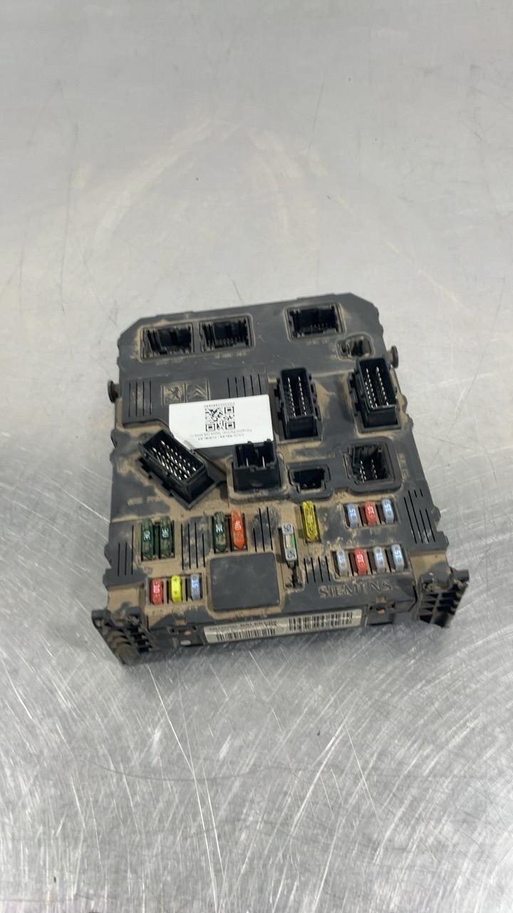 Caja de relés / fusibles 9657999680 de Peugeot Partner tepee 2010-0 75 CV