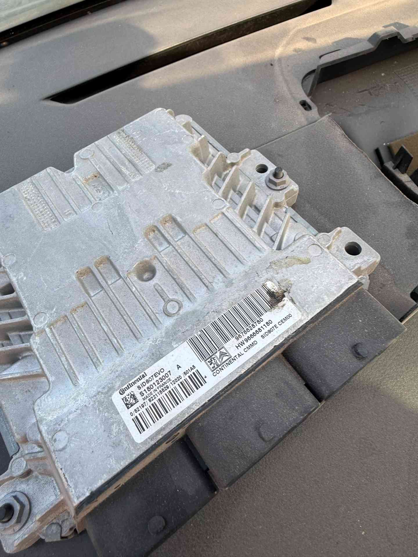 Switchboard engine uce 9678628780 de Peugeot 5008 (0u_, 0e_) 2009-2017 111 CV - pieza usada