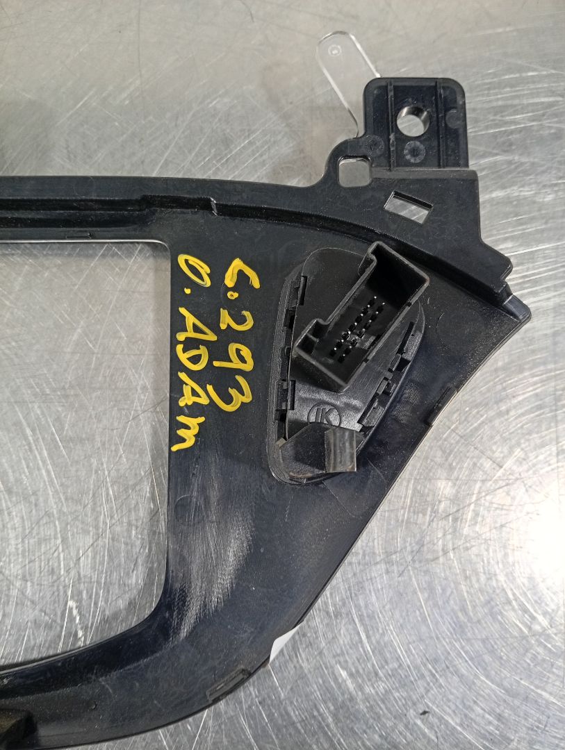 Moldura 13352019 de Opel Adam 2012-2012 87 CV - pieza usada