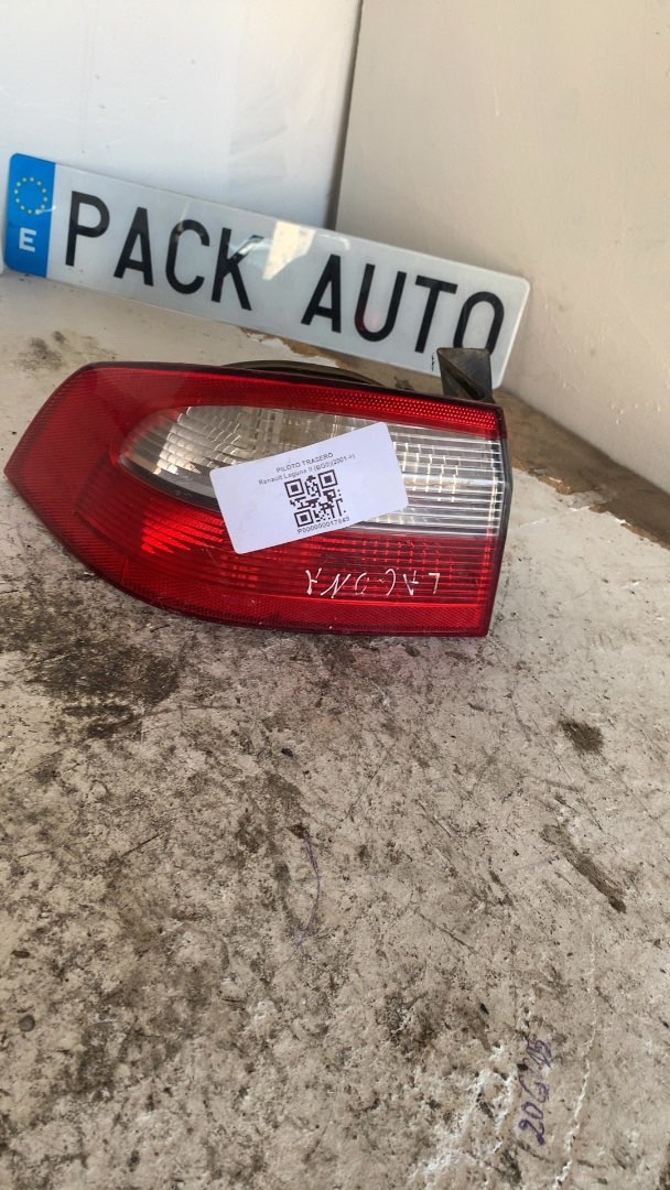 Taillight glass 8200002473 de Renault Laguna ii (bg0/1_) 2001-2007 139 CV - pieza usada