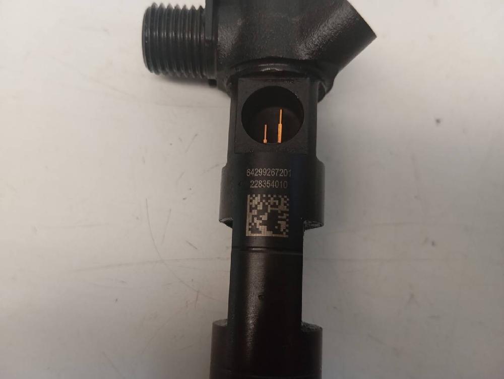 Injecteur 651921 228354010 de Mercedes-benz Clase c (w205) 2014-2018 170 CV con 347723 km - pieza usada